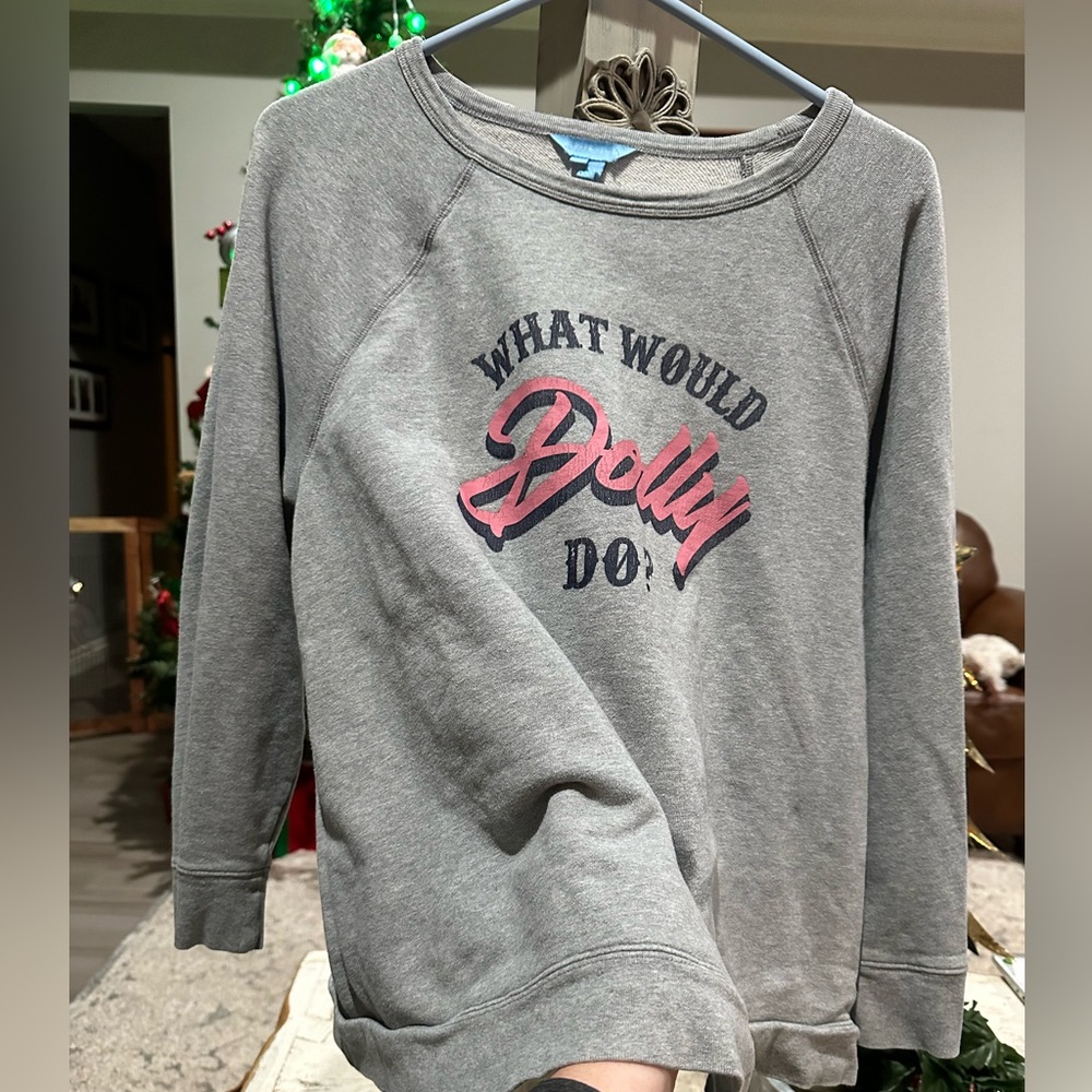WHAT WOULD DOLLY DO?